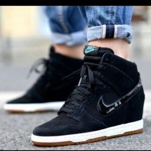 Like new Nike Sky Hi Dunk Black Gum Essentials Size 7